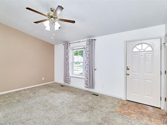 3rd image of 1515 Bishop Dr