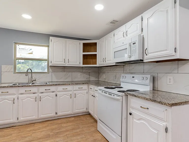 4621 Owenwood Ave — Photo 6