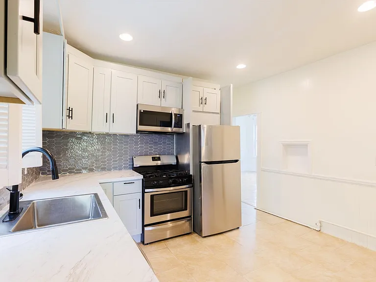 48 Burt St #2 — Photo 16