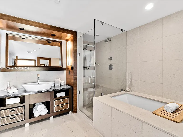 6801 Collins Ave #818 — Photo 13