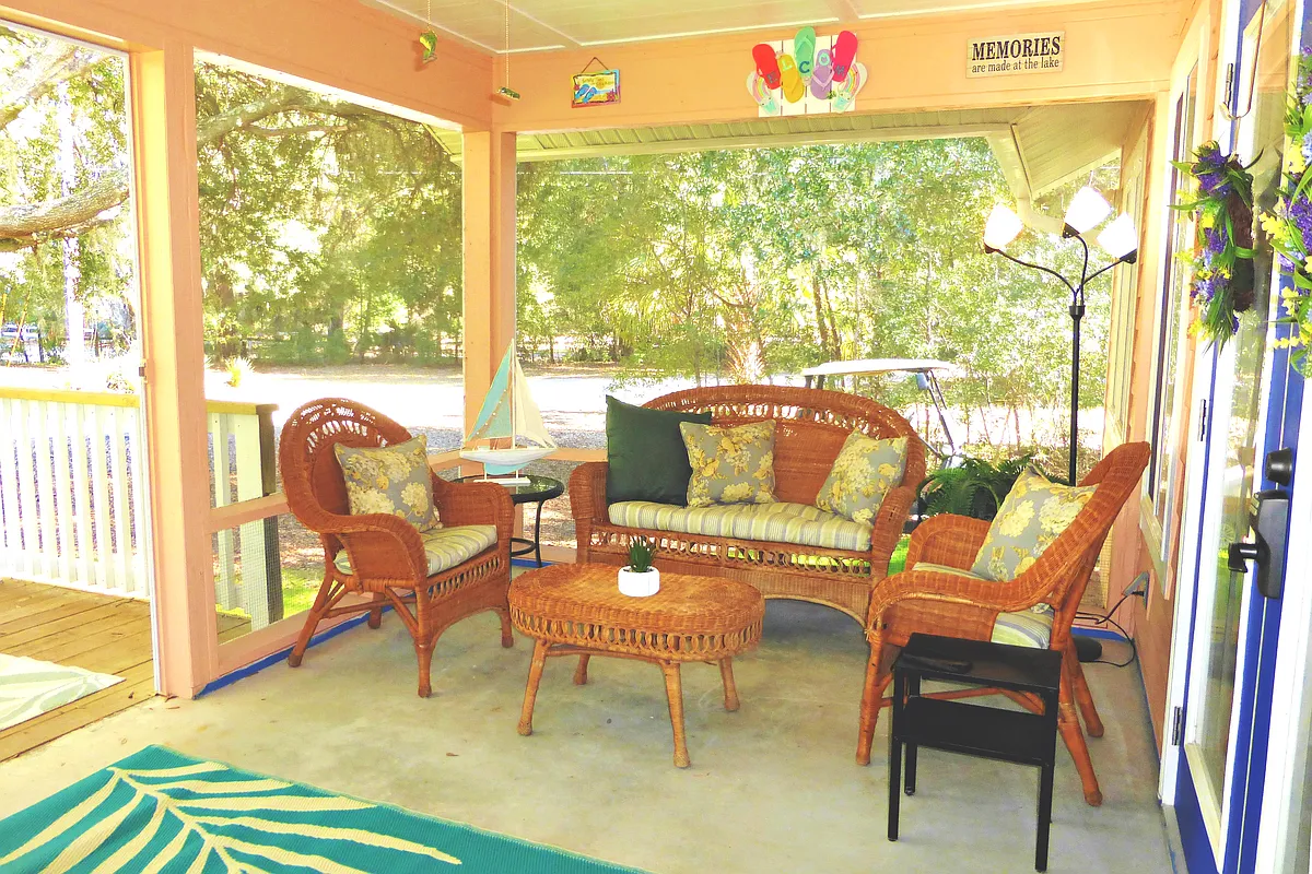 Sandy Toes has a two car parking space with extra room for a trailer. Sorry but there is no boat access to the lake but we do have kayaks, peddle boat, paddle boards and canoe for the lake. - Mallard Ln