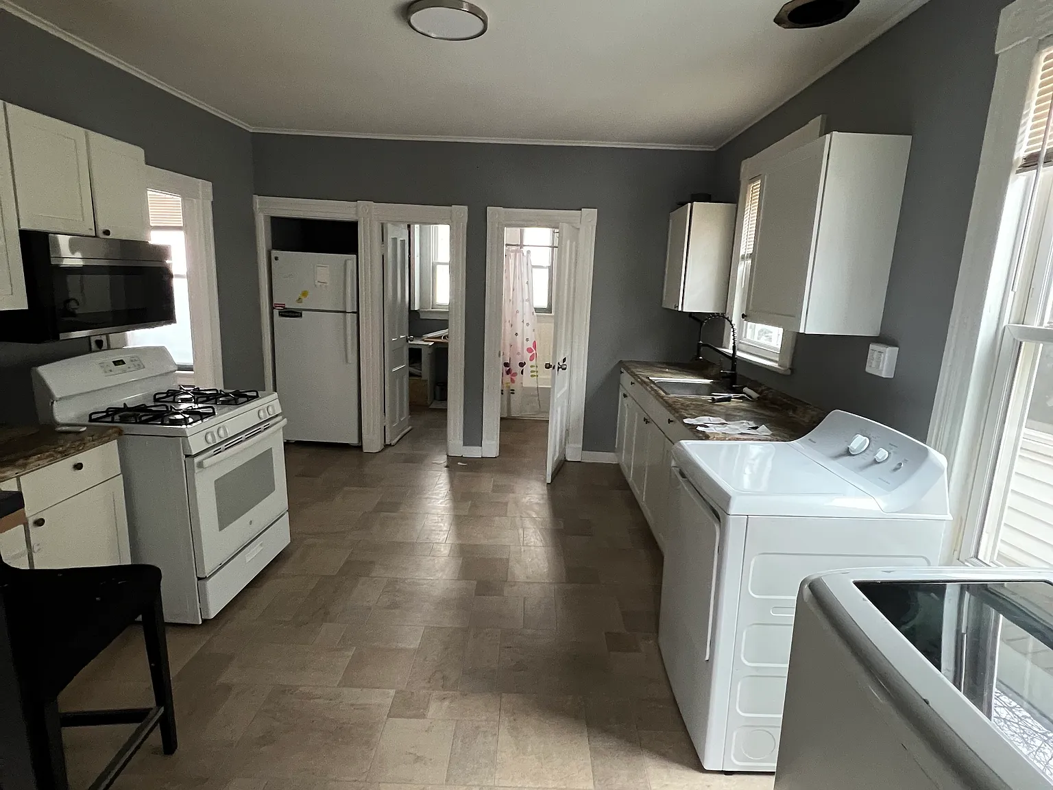 3 bed, $1,400 — Photo 1