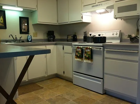Sherman Oaks Apartments — Photo 10