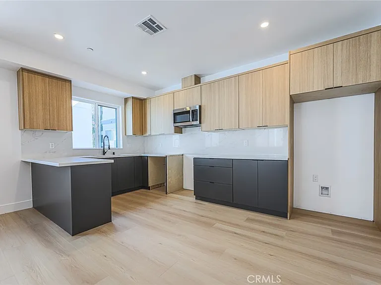 1237 N Orange Dr #B — Photo 15