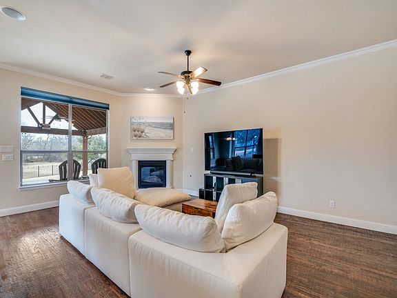 4th image of 408 Heritage Ln