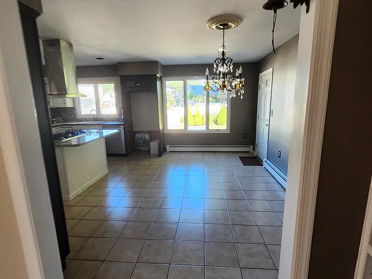 Eat-in kitchen