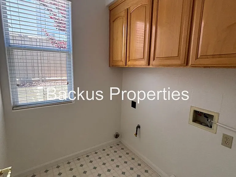 18223 Viewcrest Ln — Photo 9