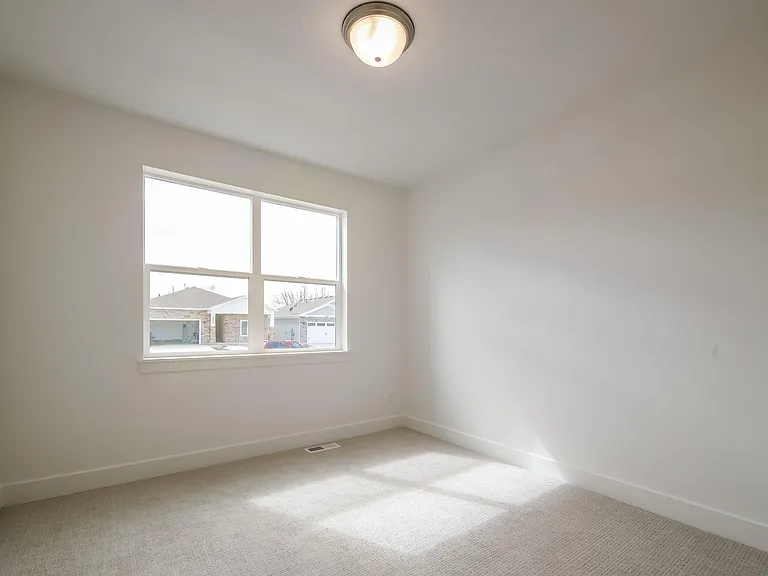 1017 E Tucker Ln — Photo 27