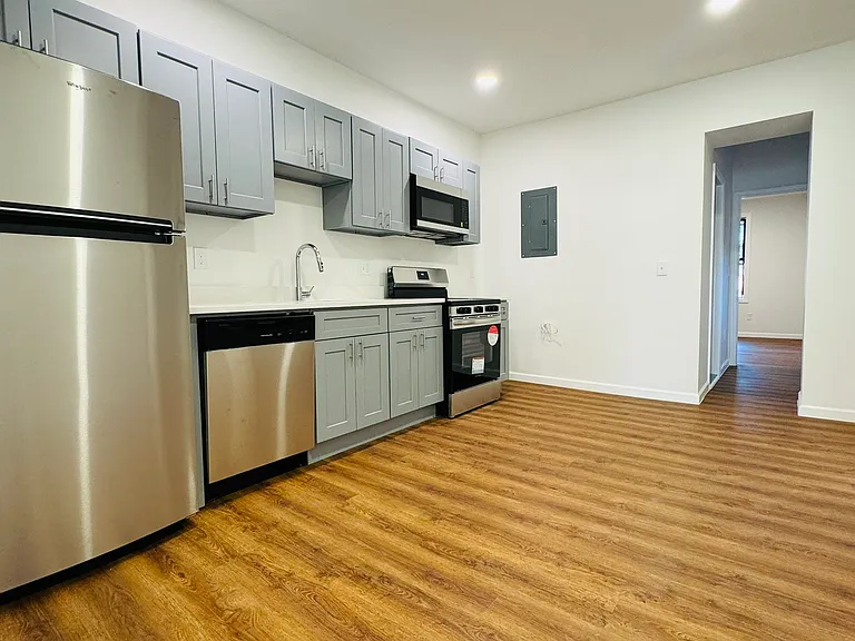 304 & 306 E 25th St — Photo 3