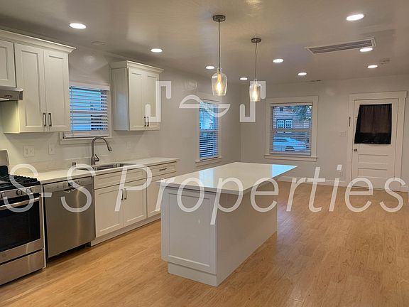 Open living room / kitchen