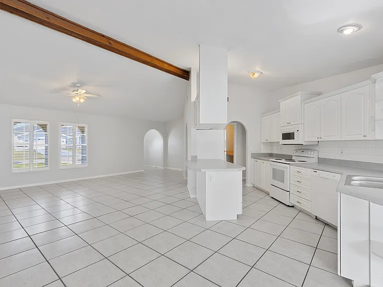 2215 SW 12th Pl — Photo 9