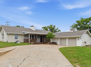 701 Oak Ridge Dr, Sand Springs, OK 74063