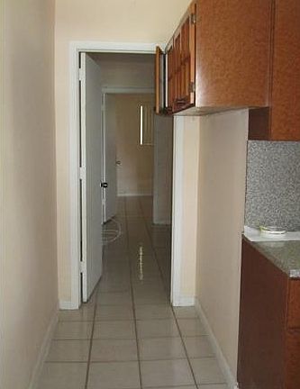 4th image of 920 NW 202nd St