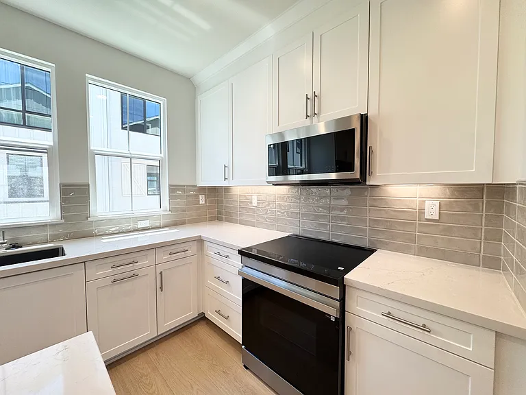 2554 Delphinium Ln — Photo 18