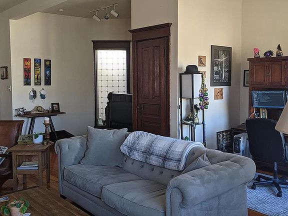 5th image of 913 W Newport Ave #3