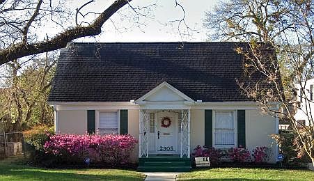 2305 Swift - 1 block from Robert's Elementary and a few blocks from Medical Center and Rice University