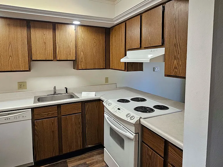 904 Hartwell Dr — Photo 13