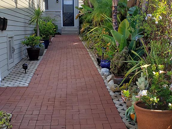 Walkway to back building
