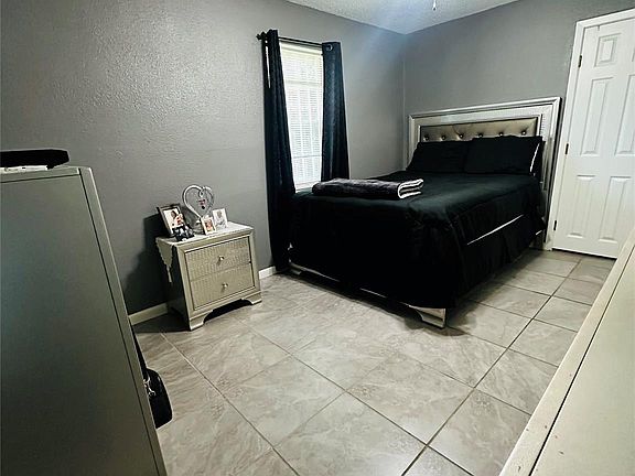 4th image of 1146 Mitchell Rd