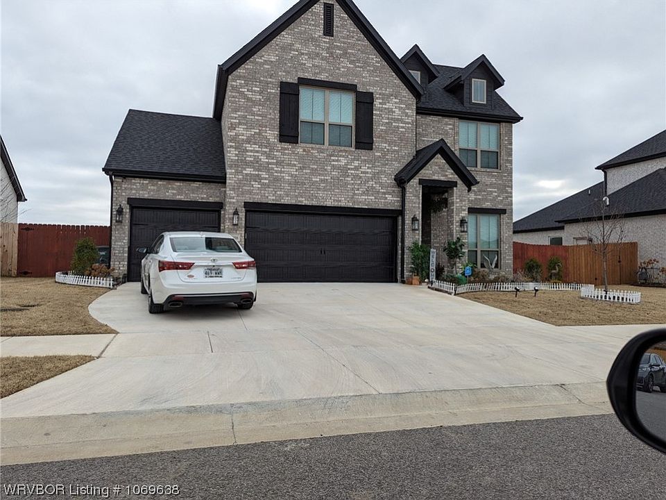 1st image of 2916 N Lavender Ln