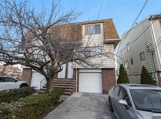 26 Manhattan Pl, Cliffside Park, NJ 07010