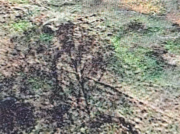 3612 Lick Branch Rd, Charleston, WV 25320