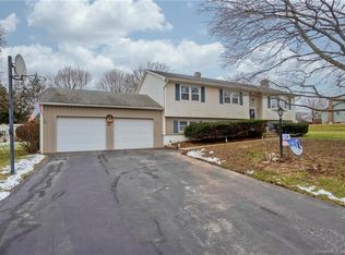 52 Sunnyview Dr, Suffield, CT 06078