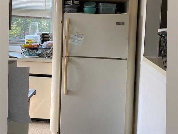 2nd image of 247-42B 77th Cres #2