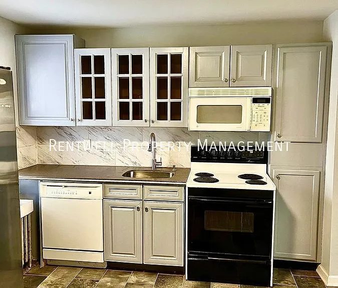 108 E Chelton Rd — Photo 7