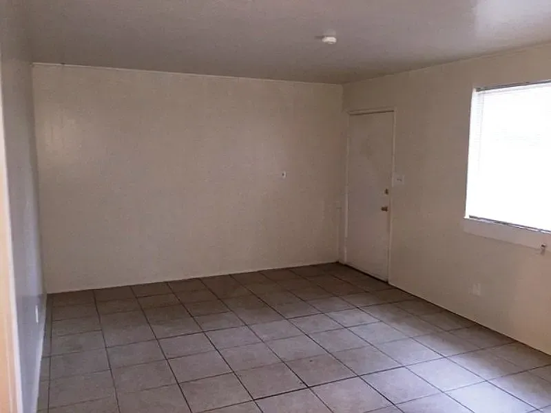 4 bed, 1000 sqft, $1,795 — Photo 2