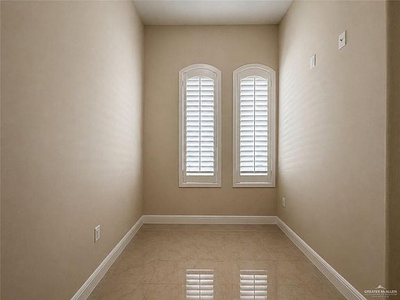 4th image of 1621 E Agualeguas St