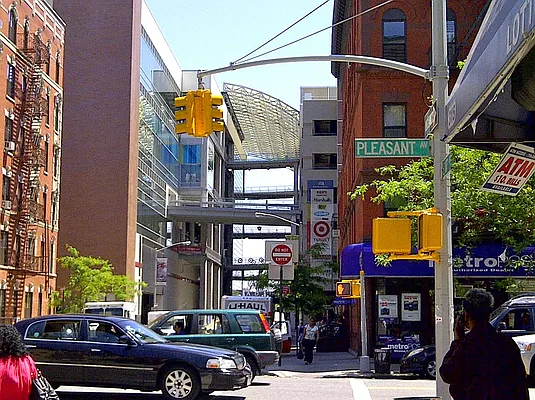 Rented by Uptown Flats LLC | media 28