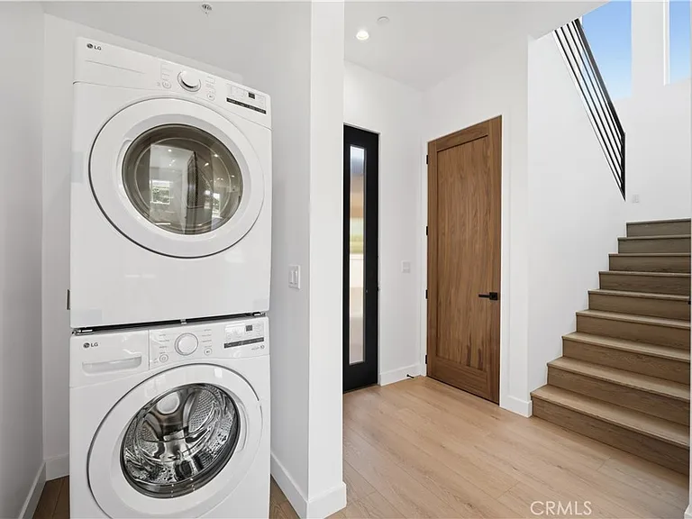 10051 Amestoy Ave — Photo 12