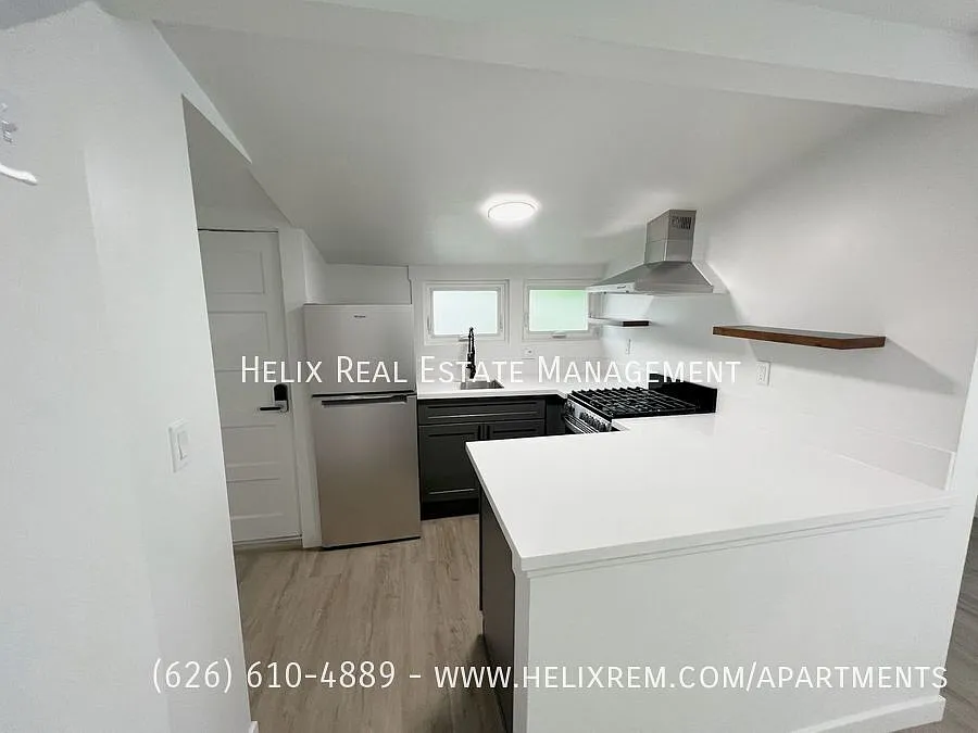 190 S Marengo Ave #11
