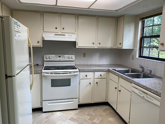3rd image of 5231 Brandy Oaks Ln