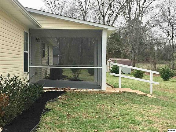 2nd image of 909 Red Oak Ln