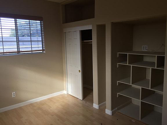 4th image of 21131 Garden Ave