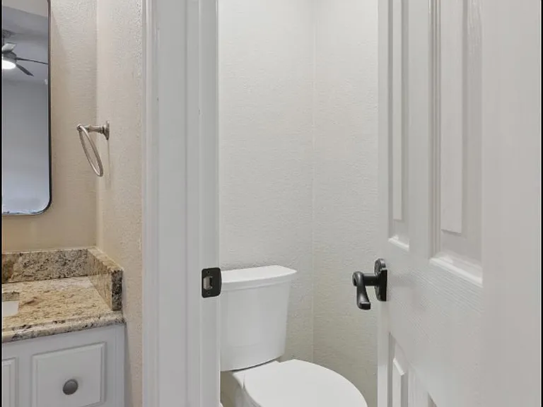 727 Ashleigh Ln — Photo 36