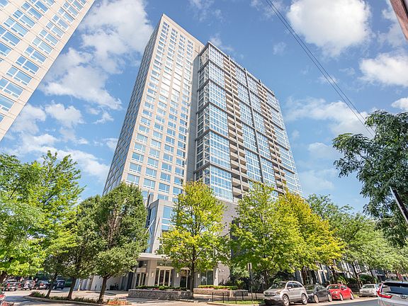 2nd image of 1901 S Calumet Ave #2212