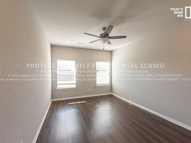 211 Grove Ln — Photo 8