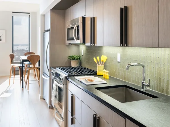 250 Ashland Place image 3 of 19