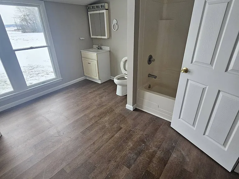 152 E Bell St — Photo 17
