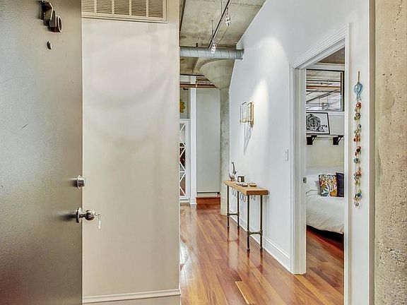 4th image of 411 W Ontario St APT 710