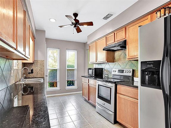 5th image of 2526 Parkhaven Dr