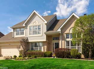 2990 Roslyn Ln E, Buffalo Grove, IL 60089