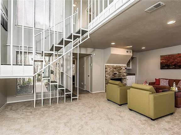 4th image of 2261 Jamestown Ln