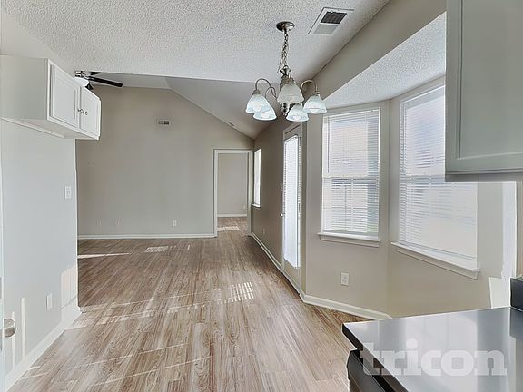 5th image of 2736 Daffodil Dr