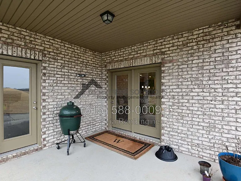 1028 Fenner Ln — Photo 9