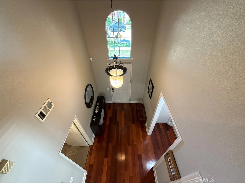 3 bed, 2750 sqft, $4,888 — Photo 4