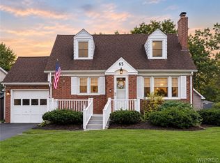 65 Pleasant View Dr, Lancaster, NY 14086